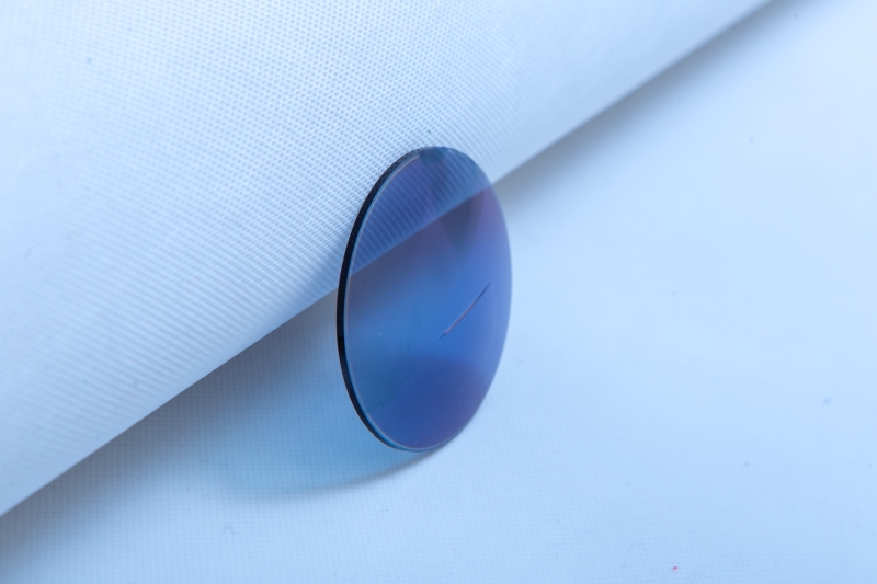 1.56 ပလပ်စတစ် BIFOCAL ဓာတ်ပုံ ခရမ်းလွန်ရောင်ခြည် UV420 အပြာရောင် အကွက်မျက်မှန် (၂) ခု၊